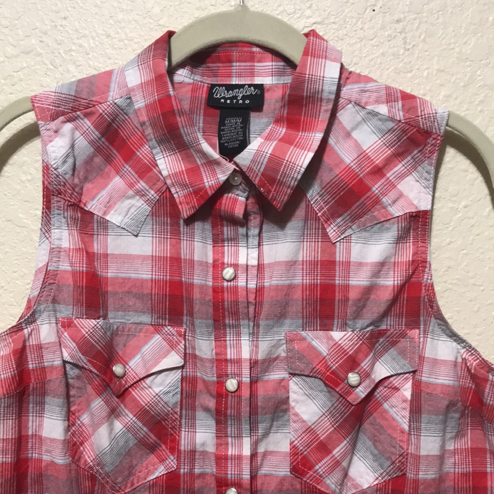 Wrangler Women's Sleeveless Red Plaid Snap Front  Shirt. Good Condition. Size M. - Picture 3 of 8